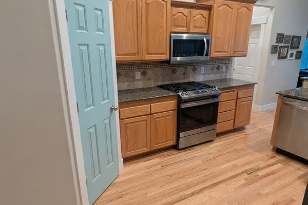 Kitchen Cabinets & Backsplash